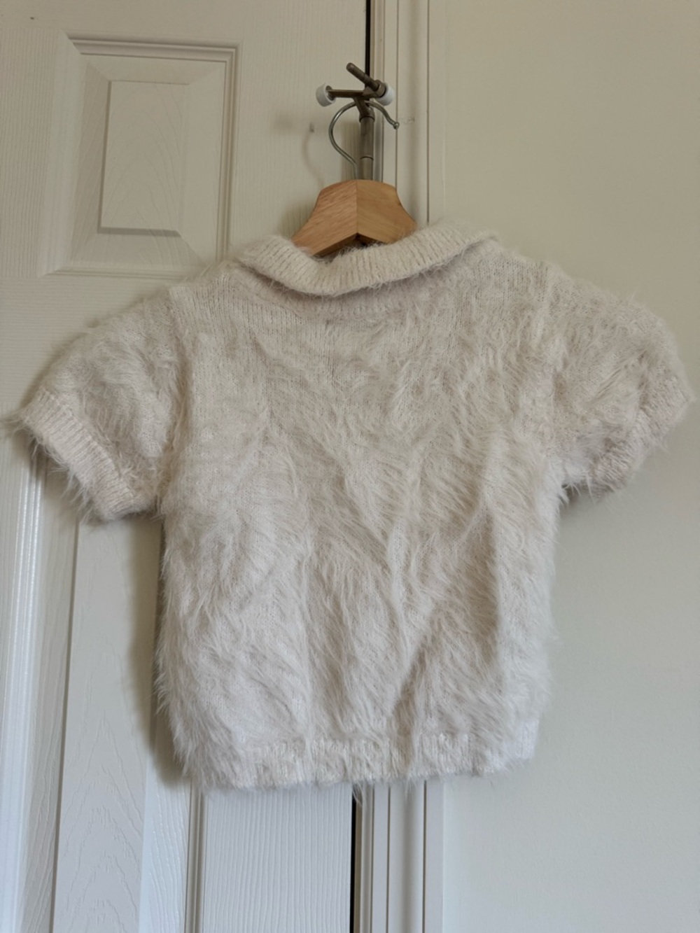 🐩KIMCHI BLUE FUZZY WHITE COLLARED CROP TOP🐩 - Picture 4 of 5